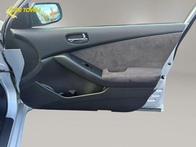 Vehicle photo 27