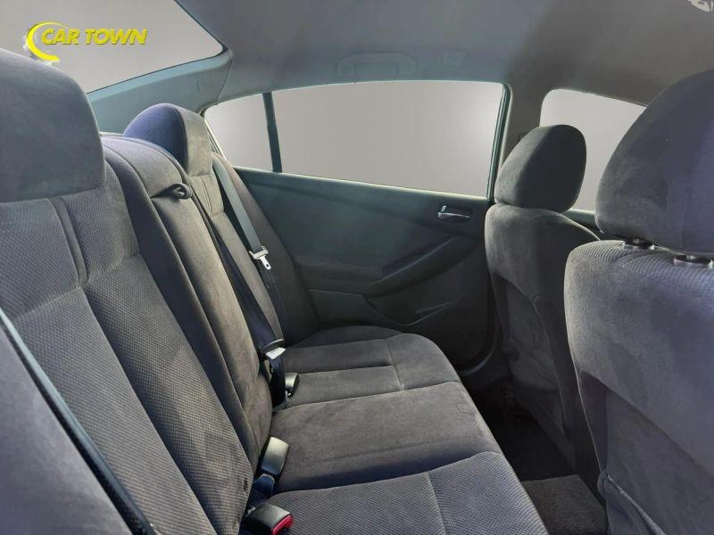 Vehicle photo 28