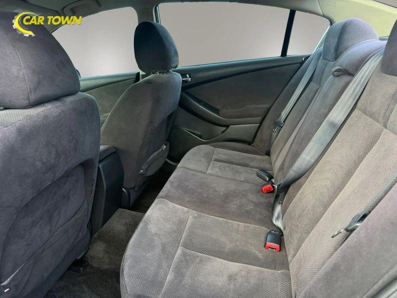 Vehicle photo 30