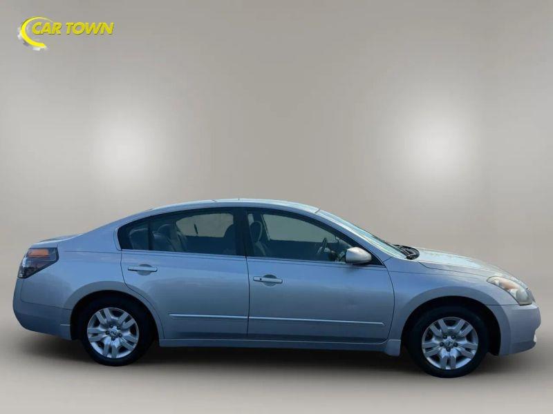 Vehicle photo 7