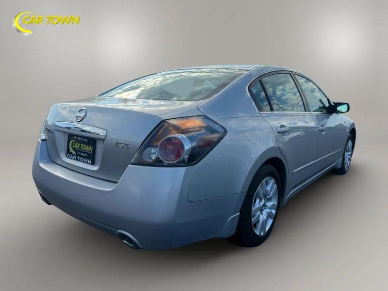 Vehicle photo 9