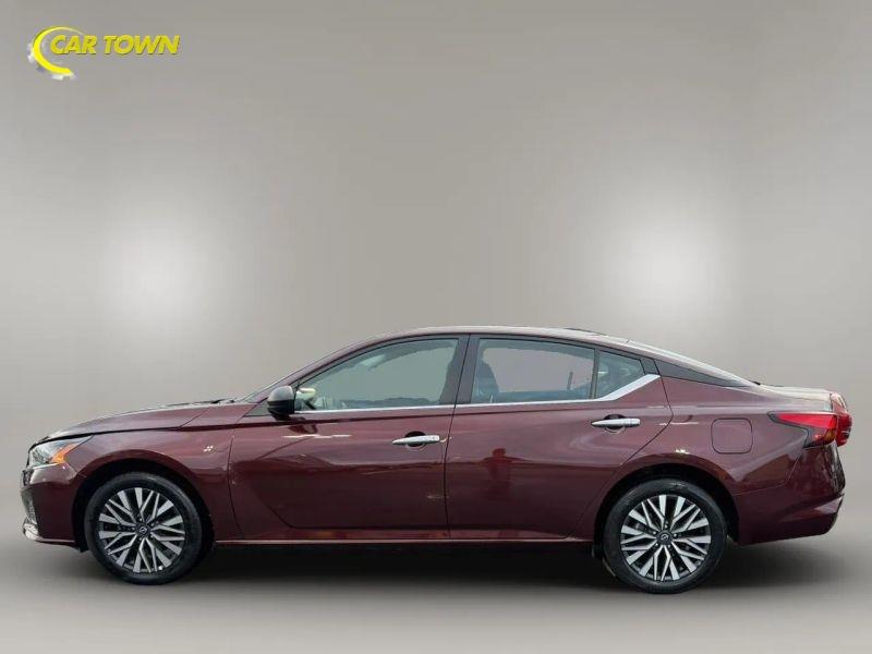 Vehicle photo 14