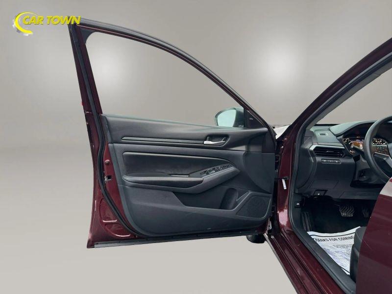 Vehicle photo 17