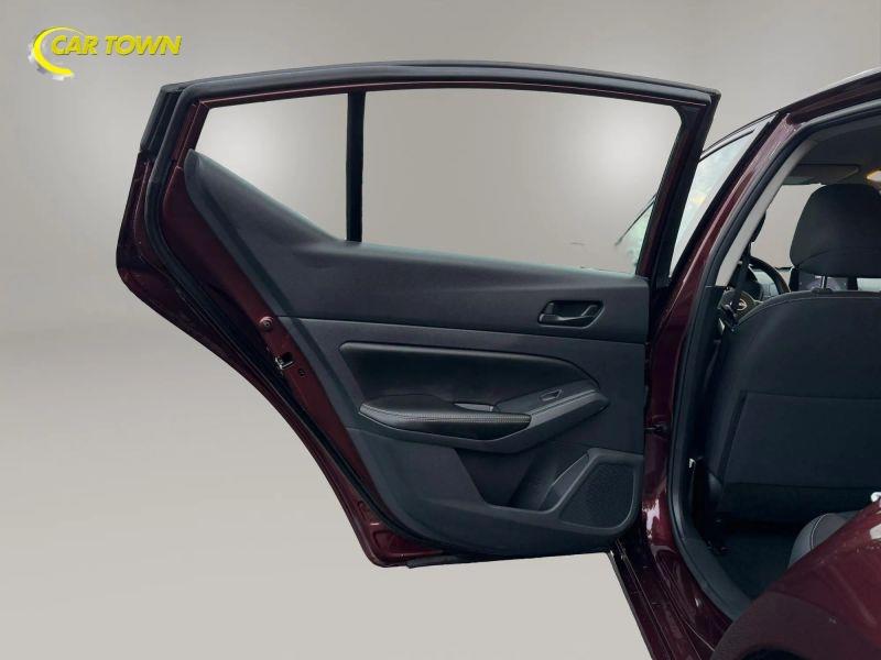 Vehicle photo 24