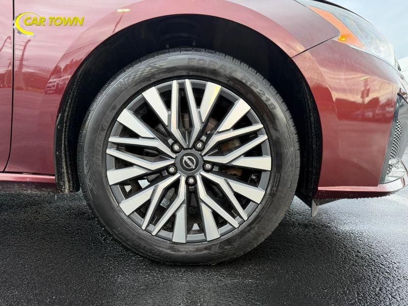 Vehicle photo 25