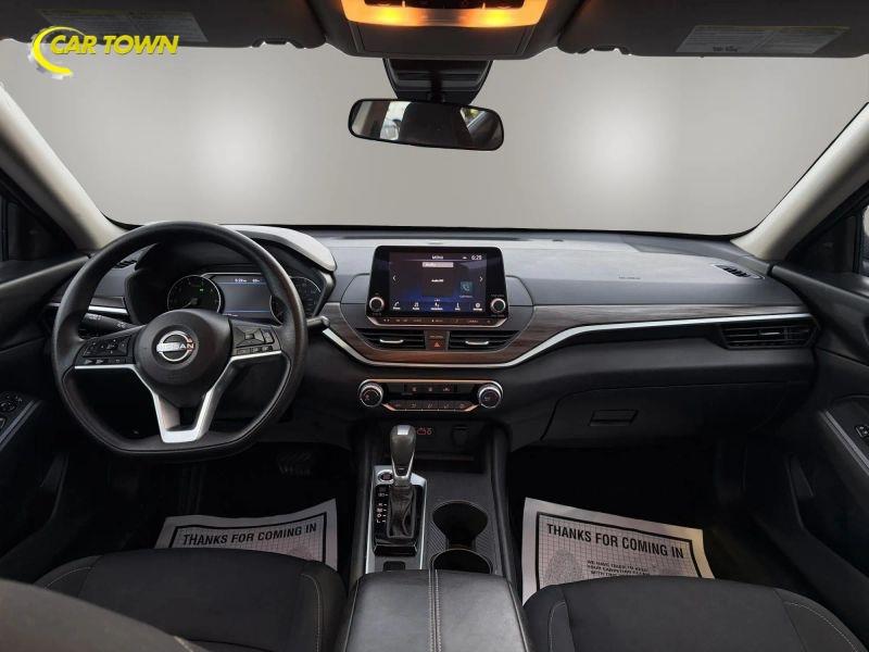 Vehicle photo 28