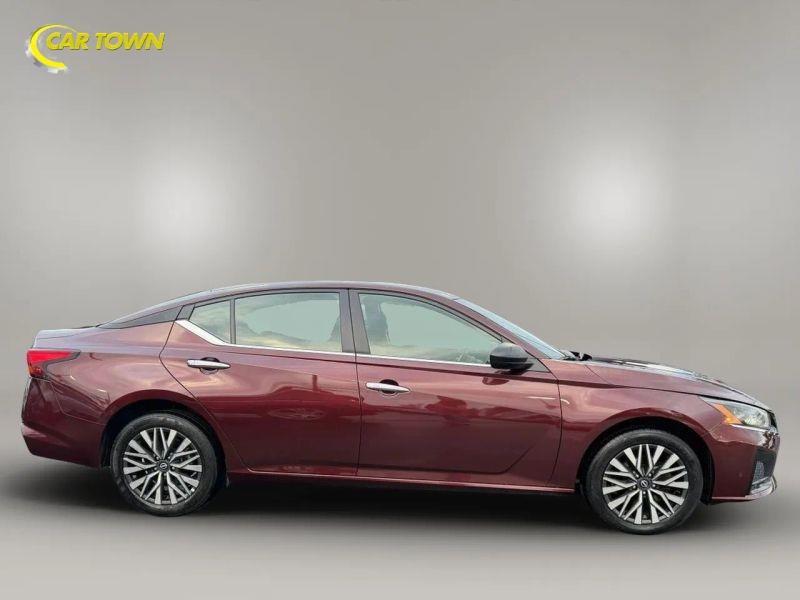 Vehicle photo 7