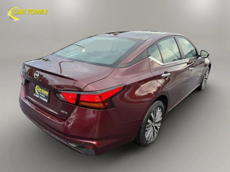 Vehicle photo 8