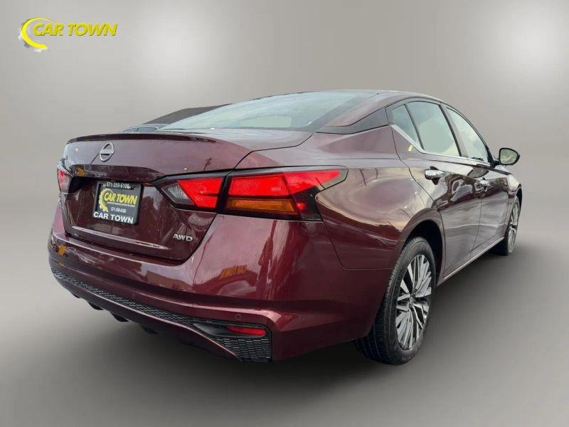 Vehicle photo 9