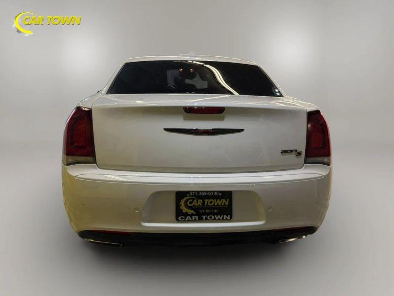 Vehicle photo 11