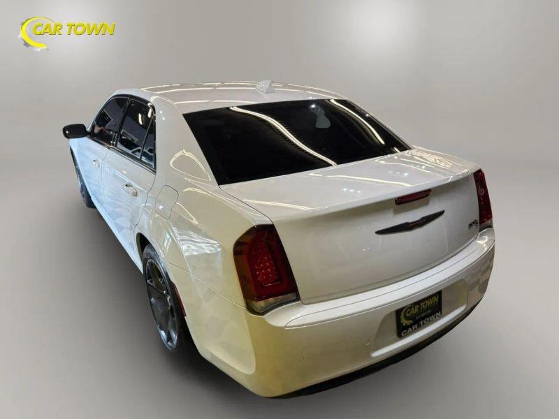 Vehicle photo 12