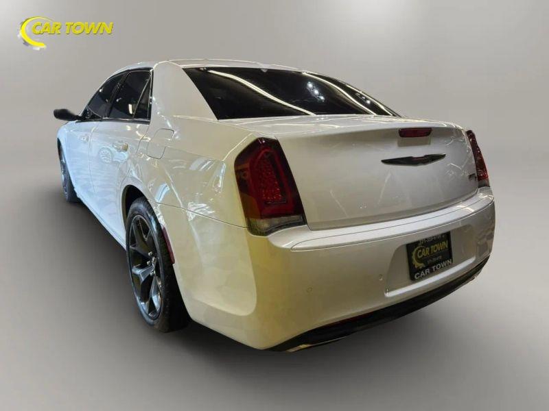 Vehicle photo 13