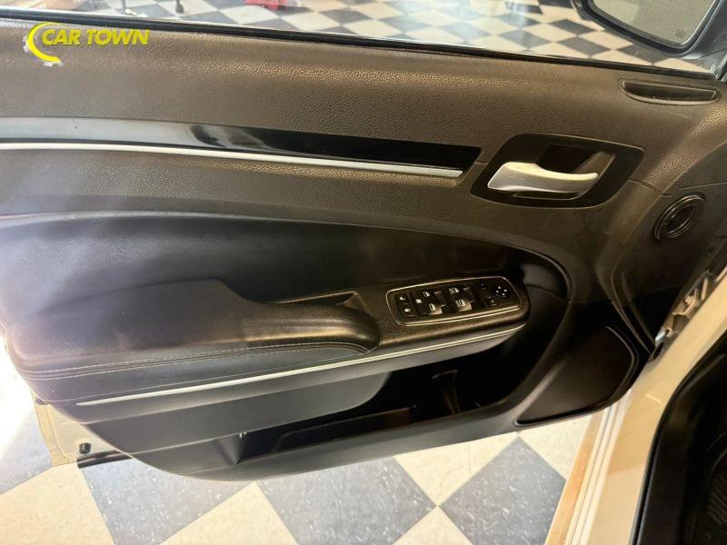 Vehicle photo 19