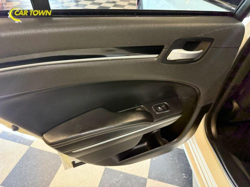 Vehicle photo 23
