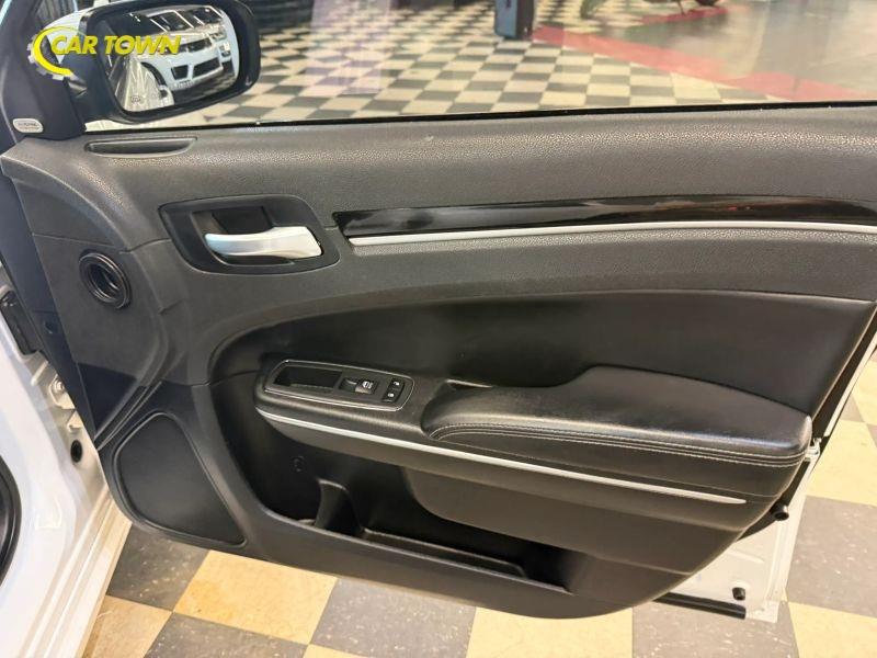 Vehicle photo 27