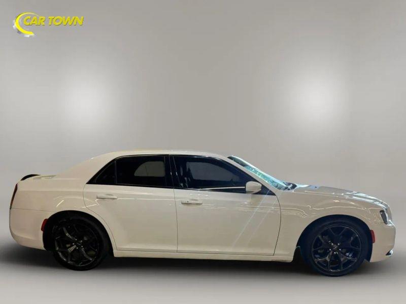 Vehicle photo 7