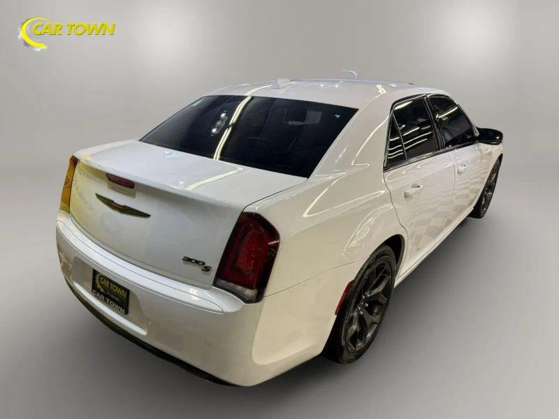 Vehicle photo 8