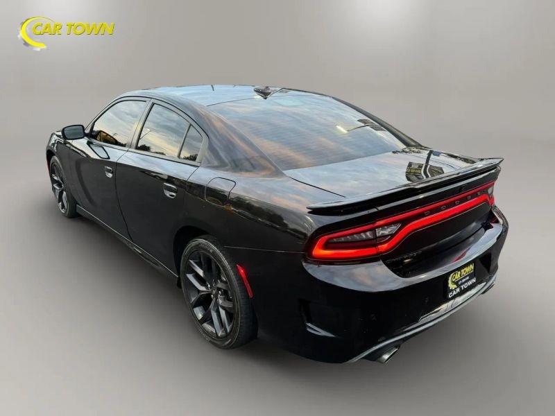 Vehicle photo 12