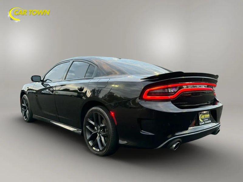Vehicle photo 13