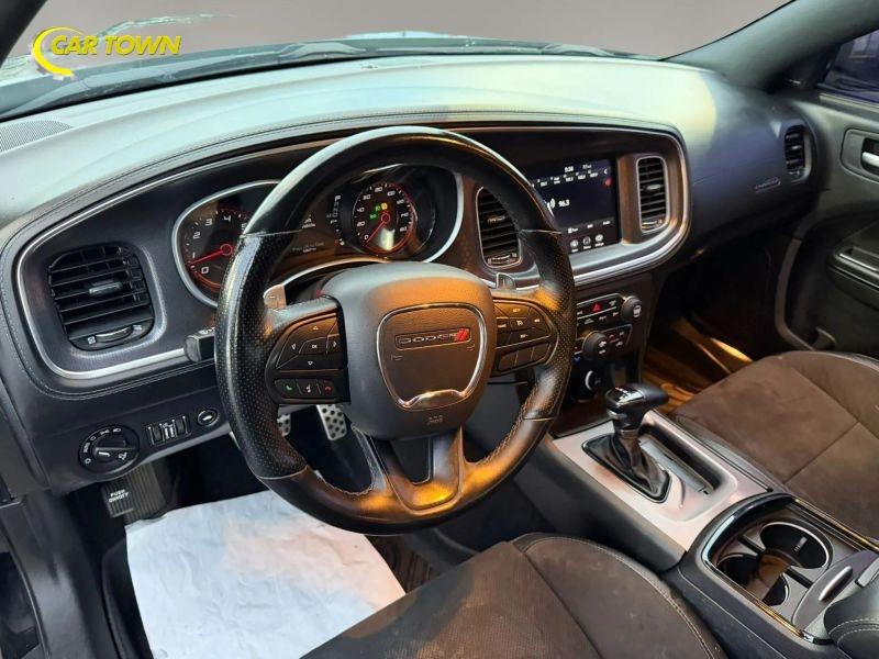 Vehicle photo 15