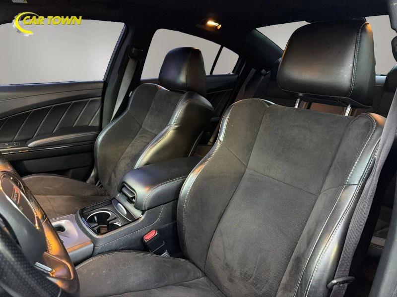 Vehicle photo 16
