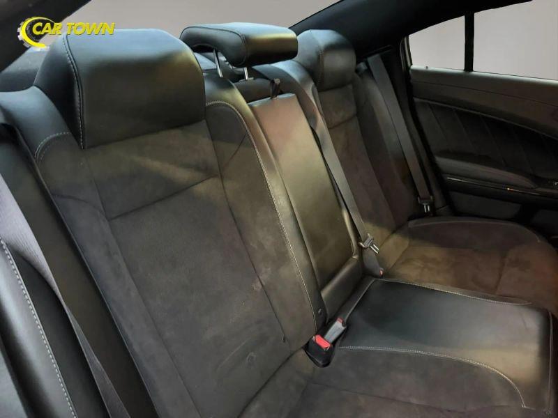 Vehicle photo 23