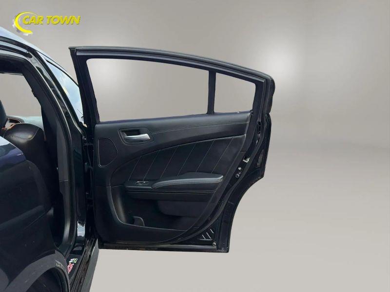 Vehicle photo 24
