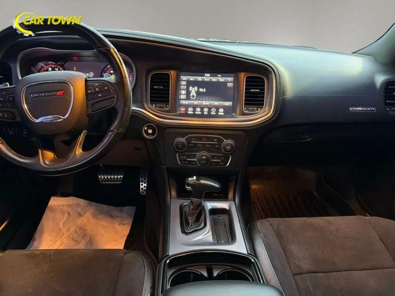 Vehicle photo 30