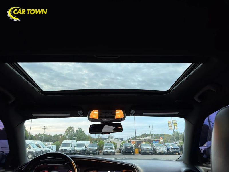 Vehicle photo 32