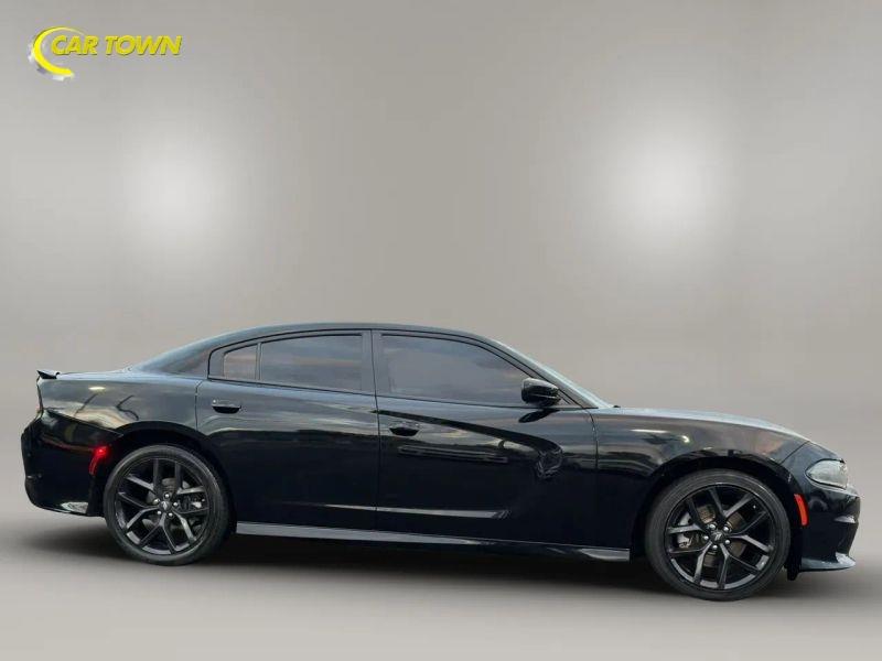 Vehicle photo 7