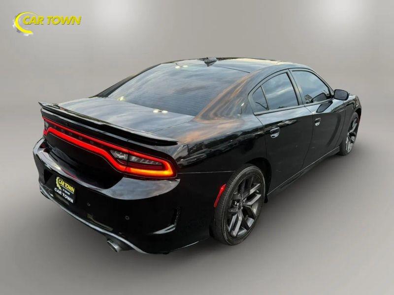 Vehicle photo 8