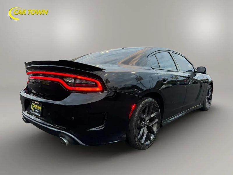 Vehicle photo 9