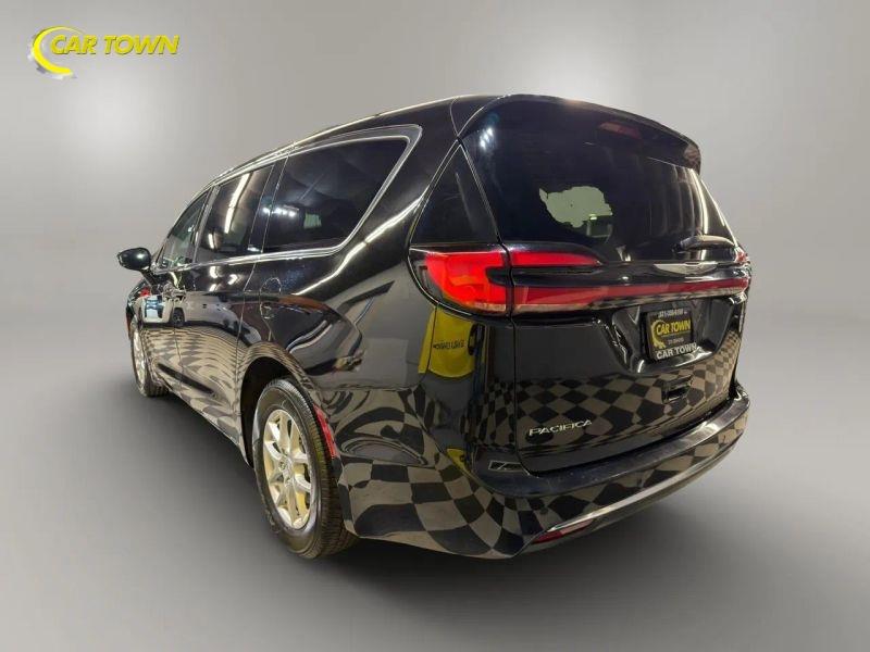 Vehicle photo 13