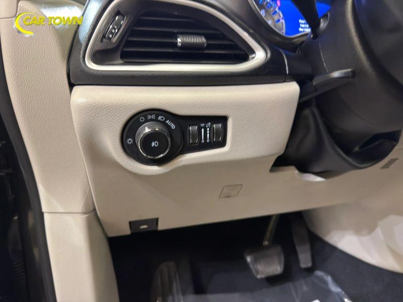 Vehicle photo 18