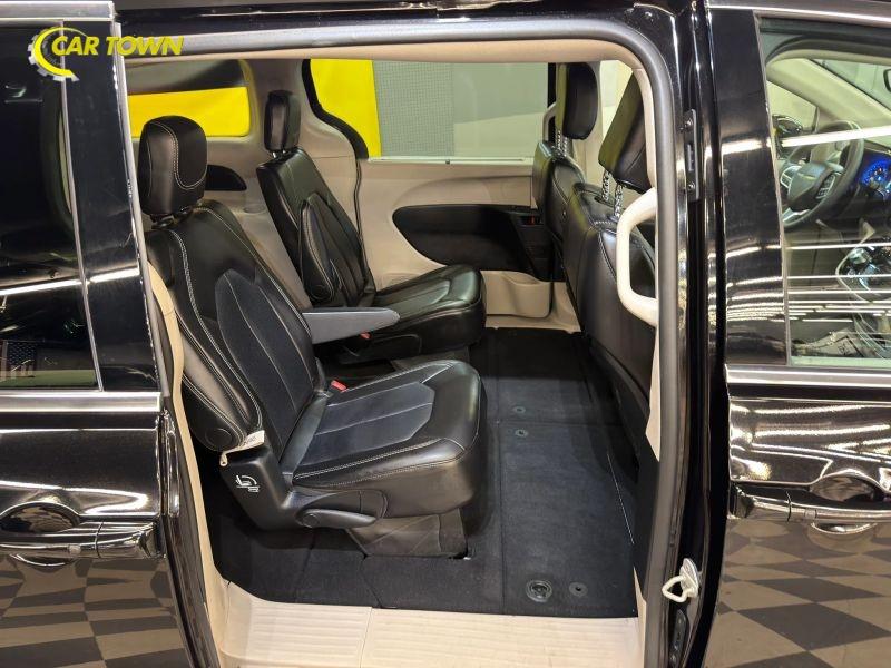 Vehicle photo 24