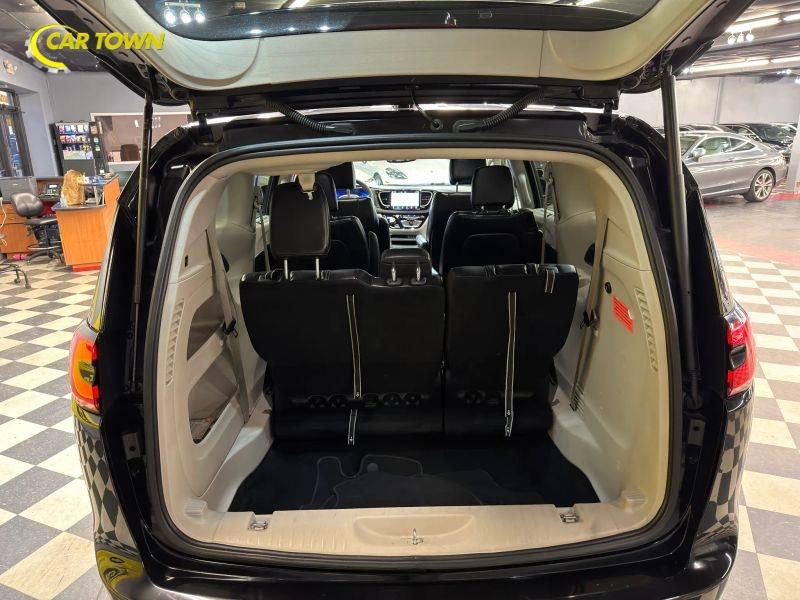Vehicle photo 26