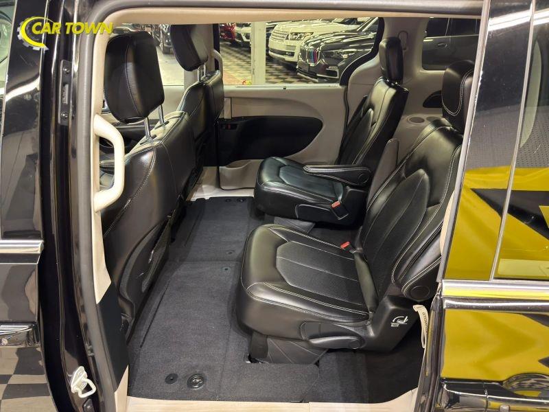 Vehicle photo 28