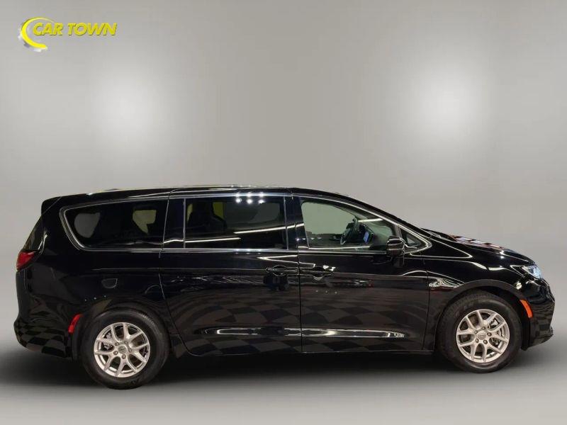 Vehicle photo 7