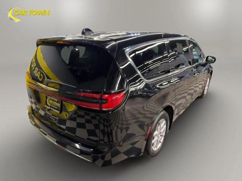 Vehicle photo 8