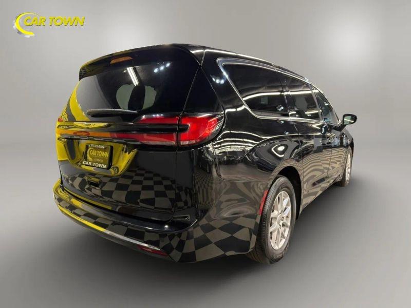 Vehicle photo 9