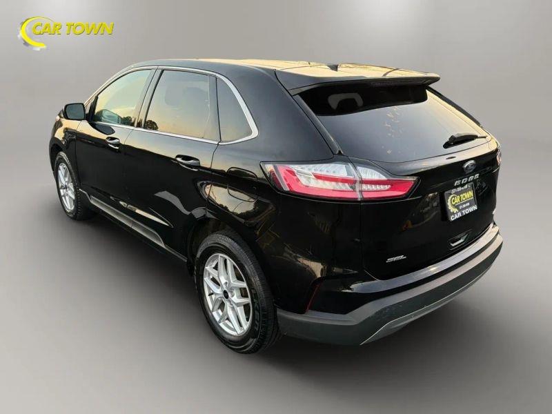 Vehicle photo 12