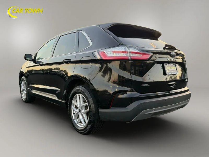 Vehicle photo 13