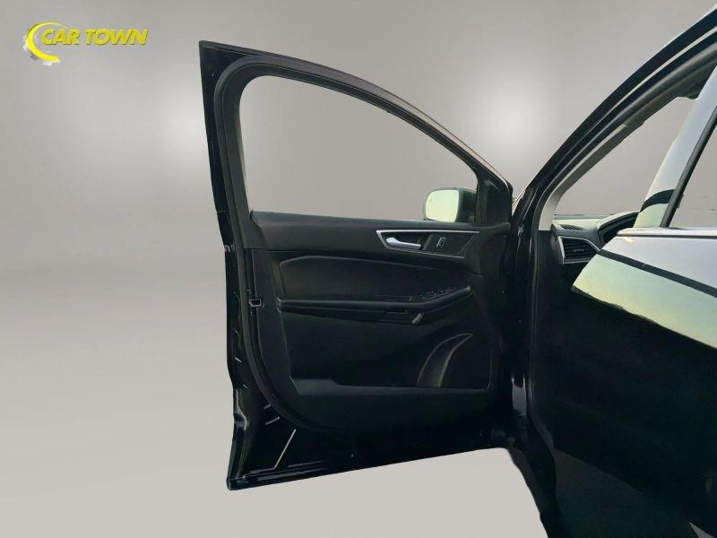 Vehicle photo 17