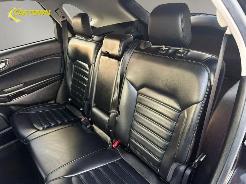 Vehicle photo 18