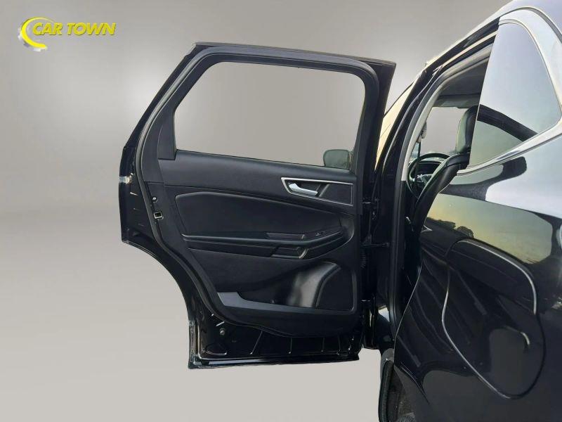 Vehicle photo 19