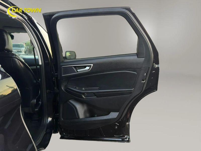 Vehicle photo 24