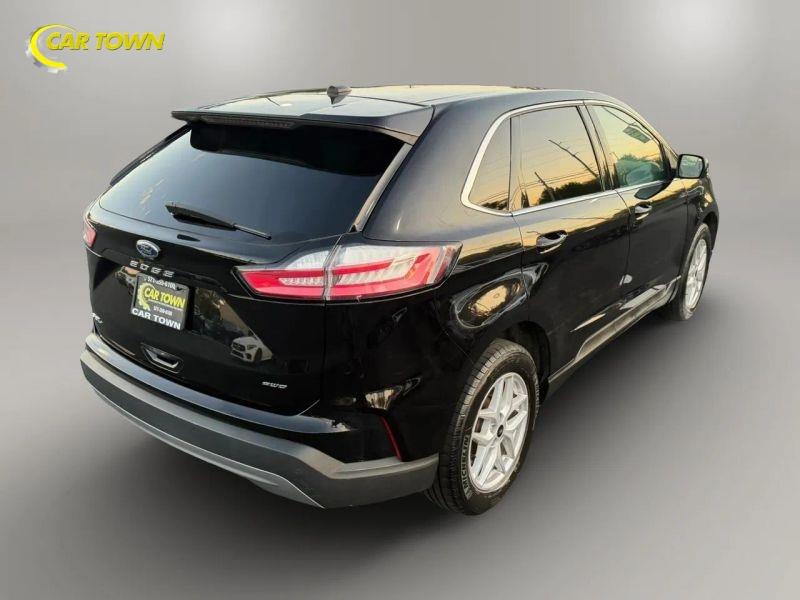 Vehicle photo 8