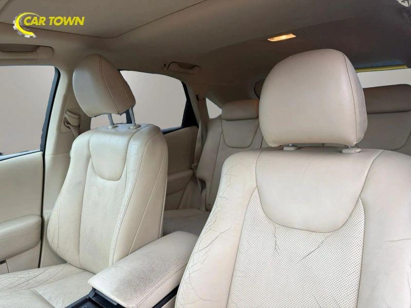Vehicle photo 14