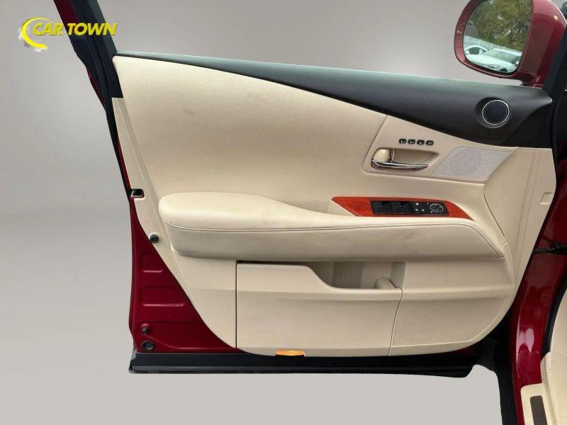 Vehicle photo 15