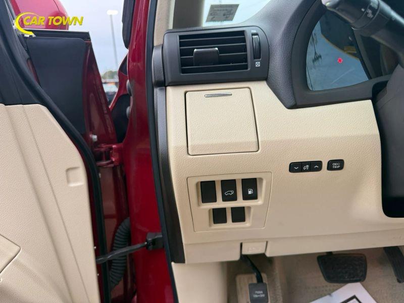 Vehicle photo 18
